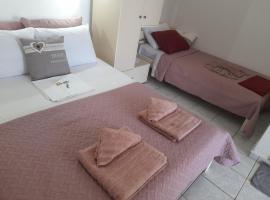 Xristinas Rooms, cheap hotel in Lentas