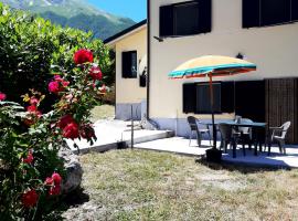 Casa ai piedi del monte Camicia, hotel con estacionamiento en Castelli