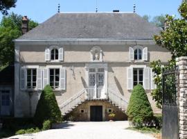 L'Ecrin du Serein, glamping site in Sainte-Vertu
