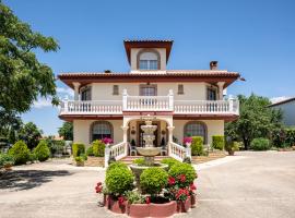 Vivienda Turística Rural Mari Carmen, family hotel in Baeza