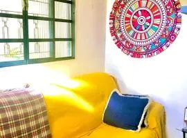Quarto INDIVIDUAL Casa Super Aconchegante WIFI 350 MEGA