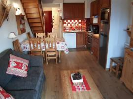 Appartement duplex 7 pers 3 chambres pied des pistes La Joue du Loup, מלון ליד Pierra, לה דבולוי