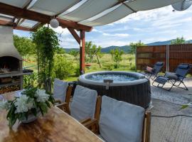 Holiday Home Sinac, Familienhotel in Sinac
