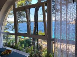 Shabby chic beach cottage Hvar, hytte i Hvar