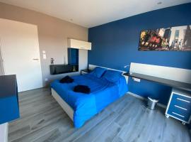 Blue Diamond Room, alojamento para férias em Salles-dʼAude