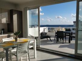 Sea View Penthouse with large terrace IROM1-1, departamento en Marsaskala