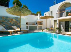 Pakio Luxury Villa : Private Cretan Holidays โรงแรมที่มีที่จอดรถในมิลาโตส