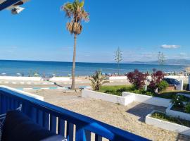 Maison Marine-Pieds dans l'Eau, vacation home in Cabo Negro