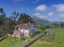 Casa Manuela, a 8 km de la playa, hotel en Llanes