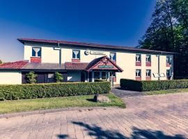 Hotel und Appartements Jägerhof Rügen、Lancken-Granitzの駐車場付きホテル