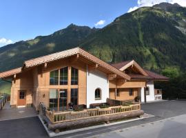 Krölls Alpenchalet, hotel dengan jacuzzi di Krimml