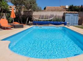 Studio Tranquillo avec piscine et salle de sport, orlofshús/-íbúð í Istres