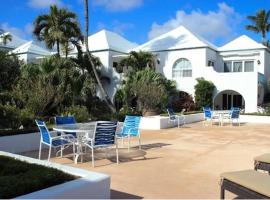 Deluxe Sea View Villas at Paradise Island Beach Club Resort, holiday home in Creek Village