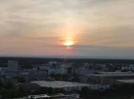 Skyline-Aussicht und fantastische Sonnenuntergänge