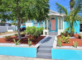 Lake Worth Beach Paradise Cove Cottage 2-1Bedroom, hotel in Lake Worth