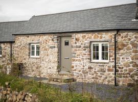 The Blacksmiths - Luxury Cottage, Countryside Views, Pet Friendly, hotel a Ludchurch