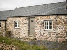 The Blacksmiths - Luxury Cottage, Countryside Views, Pet Friendly