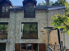 Maison au cœur des Pyrénées, hotell med parkering i Perles-et-Castelet