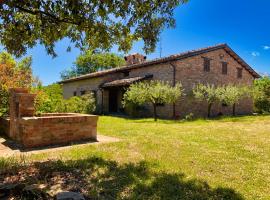 Villa Le Brugnolete - Appartamento Est, hotel with parking in Sarnano