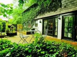 Charming Victorian Coach House