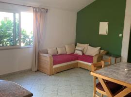 Garden bungalow by the Sea, hotel a Podgora
