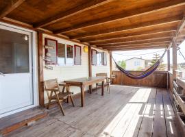 Cowboy Cottage with Sea View, hotelli kohteessa Roque