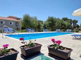 Casa De Rosa Apartments & Studios, serviced apartment in Svoronata