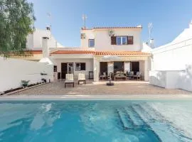 Modern Algarve Villa with Heated Pool and Beach Access