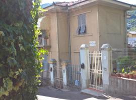 Casetta Stazione Filo di Arianna, alojamiento con cocina en La Spezia