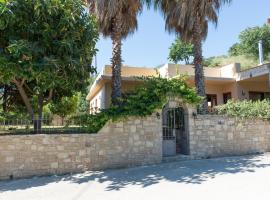 Heraklion Comfy House with Mountain View، فندق بالقرب من Palaiokastro، مدينة هيراكيلون