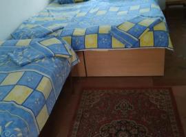 Кімната на трьох, hotel in Nova Dofinivka