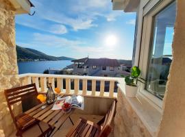 Holiday Beach House, place to stay in Grebaštica