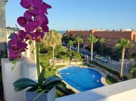 Ático dúplex con piscina privada y vistas al mar en Paraíso de Vera!