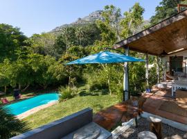 ZenCapeTown Holiday House, hotel in Hout Bay