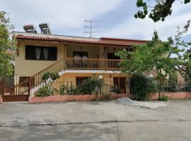 Vacation cozy home, beach hotel in Paralía Sergoúlas