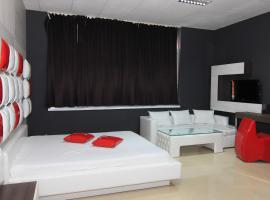 Bedroom Place Guest Rooms، فندق في روس