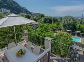 Casa Gege', for up to 5 guests, shared pool, Sorrento center