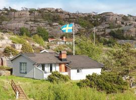 6 person holiday home in Bovallstrand, hotell i Bovallstrand