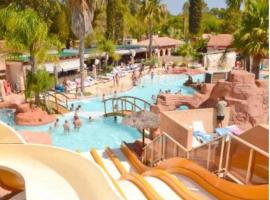 Camping LES PALMIERS, kamp u gradu Jer