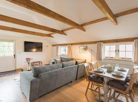 Motor House Loft by Bloom Stays, hotell nära Bodiam Castle, Sandhurst