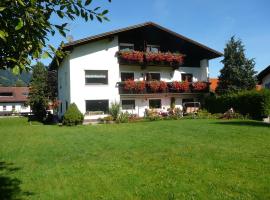 Ferienwohnungen Kathrein, μπανγκαλόου σε Reutte