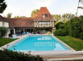 Adorable appartement avec piscine, huoneisto kohteessa Durtal