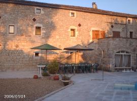 Ardèche les cigales, studio murier piscine partagée, hotel v destinaci Grospierres