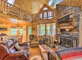 18 Mi to Slopes! Cabin with Valley Views in Blakely, hotel v destinaci Blakely