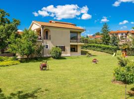 Sweet, Hotel in Marinići