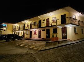 Hotel y Restaurante Villa Esmeralda، فندق في كويتزالتنانغو