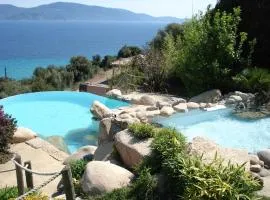 Villas Valinco San Martinu Corse du Sud - vue et proche mer - piscines-7 chambres