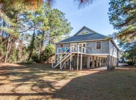 A Some Place Special Minutes to Beach Sleeps 10, hotel in Pawleys Island