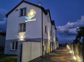 PENSJONAT SUNRISE nad rozlewiskiem Delty Świny, hôtel pour les familles à Świnoujście