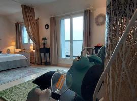 à 10 minutes à pieds de la plage, Résidence La Corniche du Mont Canisy - Traveller Award 2023, hotel en Blonville-sur-Mer